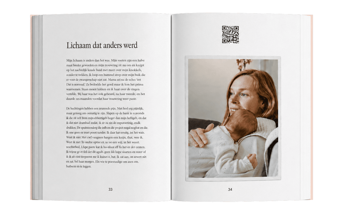 Het Mam Journal opengeslagen op een hoofdstuk met een foto van een moeder en kind